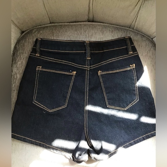 Sz M Papaya Jean shorts EUC. 2 pockets Gold button and tan trim - Picture 2 of 5